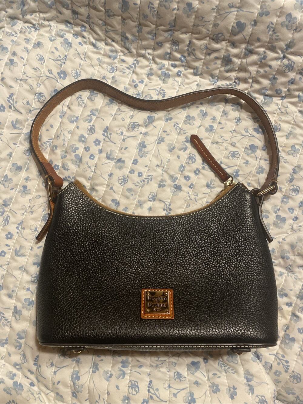 Dooney and Bourke Black Handbag Bag Excellent Condition P6